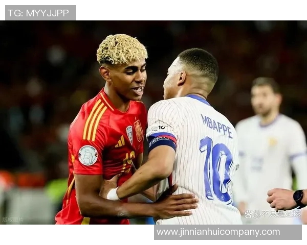 姆巴佩年仅17岁身价仅300万却轻松突破孔德巴黎三叉戟总身价却不及亚马尔一半